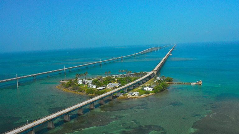 aerial view of the 7 mile bridge going to key west