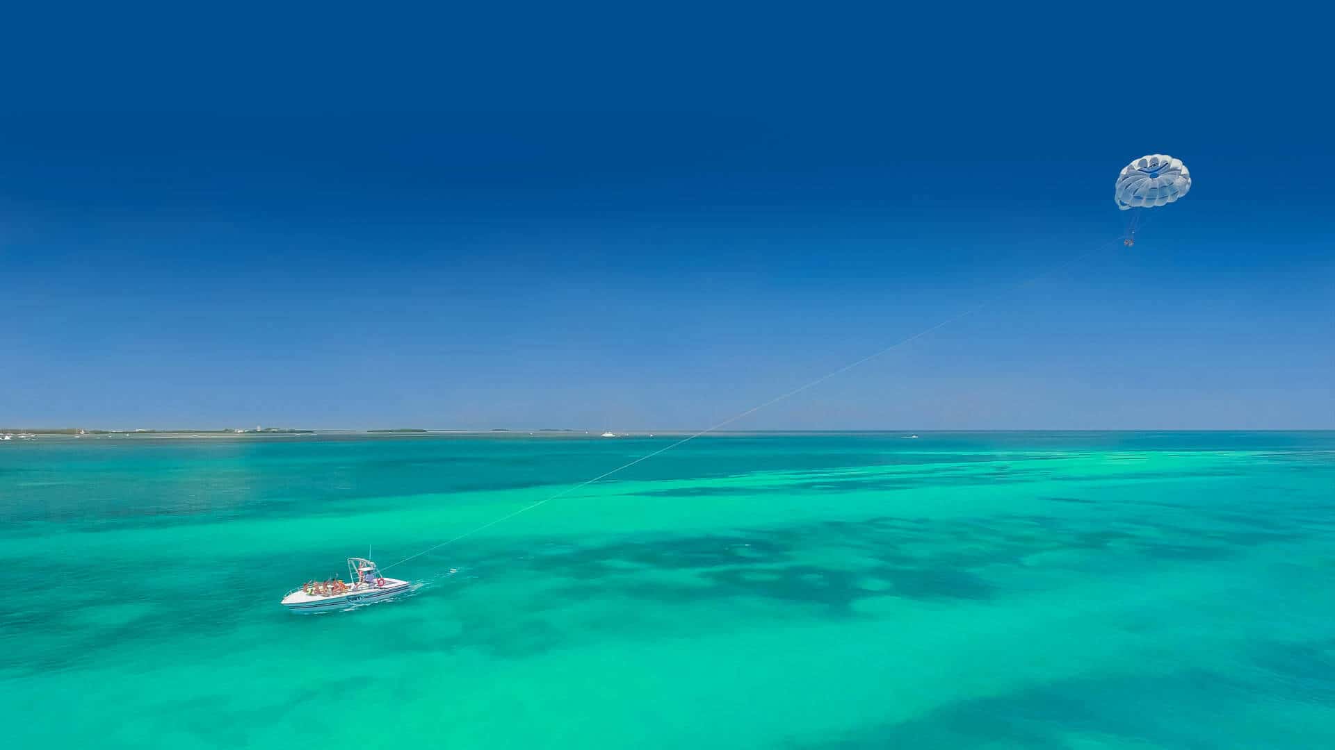 Image of people parasailing in Key West